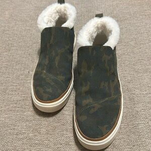 TOMS Paxton Women’s Slip-On Suede Sneaker/Camo Booties